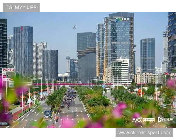 野外赛道突发天气，赛事组委会果断调整路线，野外赛车场地