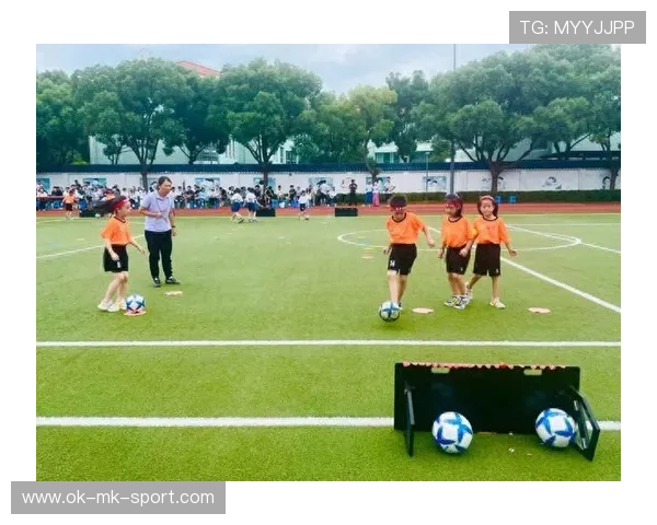 青少年足球比赛引入“裁判公开赛”激发公平竞争新风尚